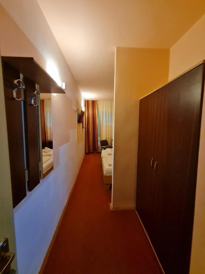 Hotel Randunica Văliug Habitación foto